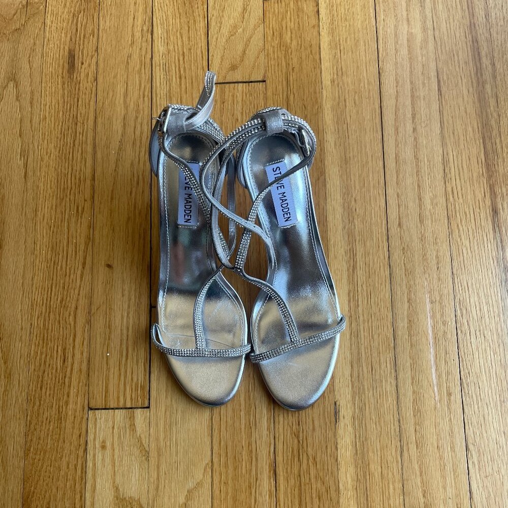 Steve Madden Grande Sandal / Silver metallic / Women: Size: 8.5